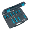 Werkzeuge – Qualität für Profis Ein SYSTEM-KABEL-Entriegeler-Sortiment in einem schwarzen Tragekoffer mit Werkzeugen mit blauen Griffen, einschließlich einem Schraubenschlüssel-Satz, sortiert in Schaumstofffächern. Jetzt kaufen