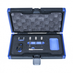 Werkzeuge – Qualität für Profis Ein blau-schwarzer Werkzeugkoffer mit Schaumstoffpolsterung beherbergt eine Vielzahl von Metallwerkzeugen, darunter den Condor Motoreinstell-Werkzeug-Satz für Mini, PSA und Ford 1,4 / 1,6 L HDi / TDCi, alle sicher in einzelnen Fächern untergebracht. Ideal für alle, die professionelle Werkzeuge kaufen möchten. Jetzt kaufen