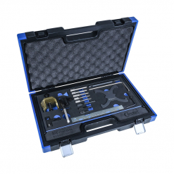 Werkzeuge – Qualität für Profis Entdecken Sie den offenen schwarz-blauen Werkzeugkoffer mit einer Reihe von Werkzeugen wie Schraubenschlüsseln und Schraubendrehern, sorgfältig organisiert in Formschaum. Ideal für alle, die ihren Werkzeugkasten mit einem hochwertigen Condor Motoreinstell-Werkzeug-Satz aufwerten oder ihn mit einem Akkuschrauber-Set für vielseitige Anwendungen erweitern möchten. Jetzt kaufen