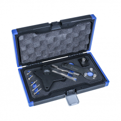 Werkzeuge – Qualität für Profis Ein Condor Motoreinstell-Werkzeug-Satz im blau-schwarzen Koffer mit Schaumstoffeinlage, ideal für Heimwerker, der verschiedene Werkzeuge und Aufsätze übersichtlich angeordnet enthält. Erwägen Sie, eine Bohrmaschine für Heimwerker oder ein Schraubenschlüssel-Set kaufen hinzuzufügen, um Ihre Sammlung zu vervollständigen. Jetzt kaufen