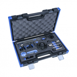 Werkzeuge – Qualität für Profis Ein Werkzeugkoffer mit einer Reihe von Autowerkzeugen, einschließlich dem Condor Motoreinstell-Werkzeug-Satz für VAG 1.2 / 1.6 / 2.0 TDI CR, alles ordentlich organisiert in Schaumstofffächern. Jetzt kaufen