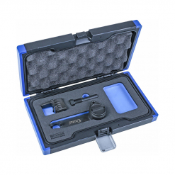 Werkzeuge – Qualität für Profis Ein blau-schwarzer Hartplastikkoffer von Condor Motoreinstell-Werkzeug-Satz, VAG 1,0 L 3-Zylinder, mit Werkzeugen liegt offen da und verfügt über eine spezielle Schaumstoffpolsterung mit einem Schraubenschlüssel und anderen Komponenten. Ideal für alle, die Profi-Werkzeuge kaufen möchten. Jetzt kaufen