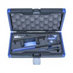 Werkzeuge – Qualität für Profis Ein blau-schwarzer Condor Motoreinstell-Werkzeug-Satz, VAG 2.0 FSI / TFSI, enthält eine Vielzahl von Kfz-Werkzeugen, darunter einen Schraubenschlüssel und kleine Komponenten, alles ordentlich angeordnet in einem mit Schaumstoff ausgekleideten Koffer. Dieses Set ist perfekt für jeden Heimwerker und bietet Präzision und Komfort für alle Ihre Reparaturanforderungen. Jetzt kaufen