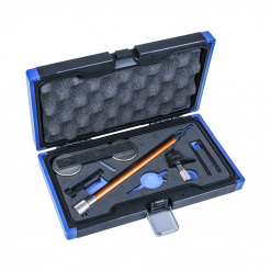 Werkzeuge – Qualität für Profis Der Condor Motoreinstell-Werkzeug-Satz ist ein Präzisionswerkzeugsatz in einem blau-schwarzen Koffer mit Schaumstoffpolsterung. Er ist für VAG 1.2, 1.4 und 1.6 FSI/TSI/TFSI-Motoren konzipiert und umfasst eine Vielzahl von Metallinstrumenten und -komponenten. Kombinieren Sie ihn mit einem Akkuschrauber-Satz für eine ideale Kombination aus Effizienz und Vielseitigkeit bei Ihren Heimwerkerprojekten. Jetzt kaufen