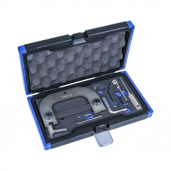 Werkzeuge – Qualität für Profis Ein Condor Motoreinstell-Werkzeug-Satz, Renault 1.2/1.4/1.6/1.8/2.0 16V-Werkzeugsatz in Blau und Schwarz mit Schaumstoffeinlage ist geöffnet und ausgestellt und zeigt eine Vielzahl an Werkzeugen, darunter Klemmen, Schraubenschlüssel und einen Akkuschrauber-Satz. Jetzt kaufen