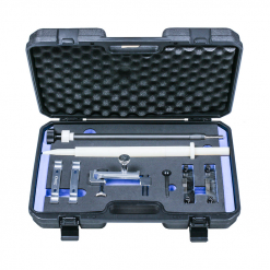 Werkzeuge – Qualität für Profis Ein schwarzer Hartschalenkoffer mit Schaumstoffeinlagen, der den Condor Motoreinstell-Werkzeug-Satz für Porsche-Motoren mit 2,5, 2,7, 3,2, 3,4 und 3,6 Litern enthält – ideal für alle, die professionelle Ausrüstung kaufen möchten. Jetzt kaufen