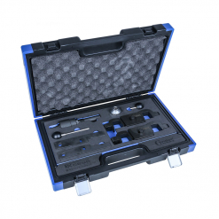 Werkzeuge – Qualität für Profis Ein mit blauem und schwarzem Schaumstoff ausgekleideter Koffer zur Aufbewahrung von Präzisionsmesswerkzeugen wie Messgeräten und einem kompakten Messinstrument verfügt über maßgefertigte Aussparungen im Schaumstoff. Er ist die ideale Wahl für alle, die den Condor Motoreinstell-Werkzeug-Satz für Porsche 4.5 L S / Turbo / Turbo S kaufen oder ihre Werkstattausstattung erweitern möchten. Jetzt kaufen