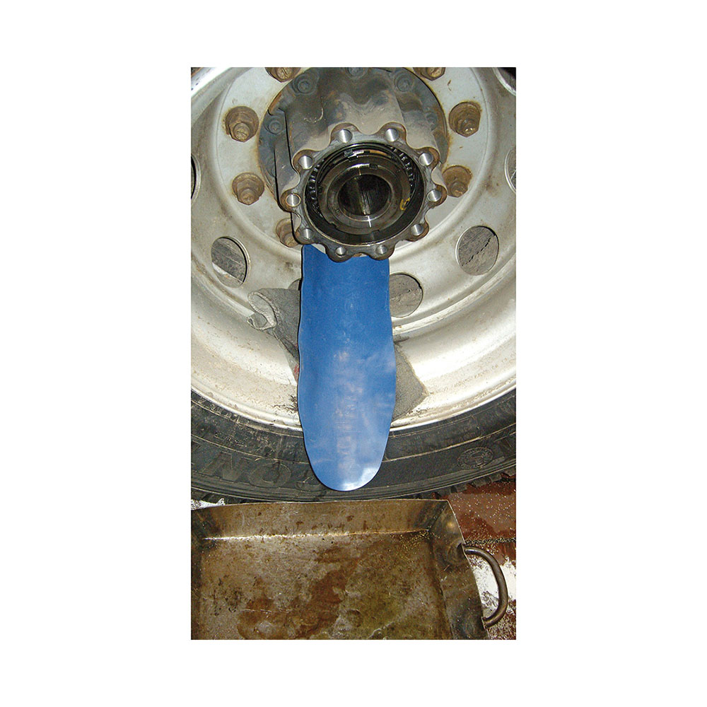 Werkzeuge – Qualität für Profis Ein flexibler Trichter von Condor mit angebrachtem blauen Ausrichtungswerkzeug, ideal für alle, die Profi-Werkzeuge kaufen möchten. Perfekt geeignet für ein großes Fahrzeugrad. Jetzt kaufen