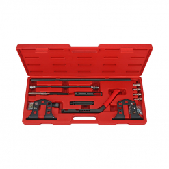 Werkzeuge – Qualität für Profis Ein robuster roter Kunststoffkoffer mit einem Condor Gerüstbau-Ratschenschlüssel (19 x 22 mm) und einer Reihe mechanischer Werkzeuge wie Halterungen, Schraubenschlüssel und Befestigungselemente, alles sorgfältig angeordnet für bequeme Aufbewahrung oder Transport. Ideal für alle, die hochwertiges Werkzeug kaufen möchten. Jetzt kaufen