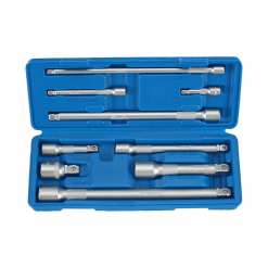 Werkzeuge – Qualität für Profis Ein übersichtlicher blauer Koffer enthält einen Condor Kipp-Verlängerungen-Satz, bestehend aus 9 Steckschlüssel-Verlängerungen aus Metall in den Größen 1/4", 3/8" und 1/2" mit Längen von 50 mm bis 250 mm. Ideal für Profis und Heimwerker, die Präzisionswerkzeuge suchen, und perfekt für alle, die einen Schraubenschlüsselsatz kaufen möchten. Jetzt kaufen