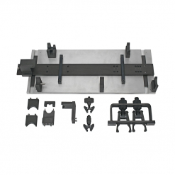 Werkzeuge – Qualität für Profis Eine mechanische Ausrichtungsvorrichtung, der Condor Nockenwellen-Einlegewerkzeugsatz für VAG/Porsche, mit verschiedenen abnehmbaren Teilen und Klemmen, die sorgfältig auf einer weißen Oberfläche angeordnet sind – ideal für alle, die professionelle Werkzeuge wie Profi Werkzeuge kaufen möchten. Jetzt kaufen