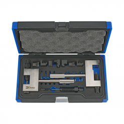 Werkzeuge – Qualität für Profis Ein Werkzeugsatz in einem offenen schwarz-blauen Koffer enthält verschiedene Metallwerkzeuge, darunter das Condor Nietgerät für Steuerketten, MB, 3 + 4 mm Simplex-/Duplex, alles ordentlich in einer Schaumstoffpolsterung untergebracht und so leicht zugänglich. Jetzt kaufen