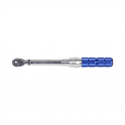 Werkzeuge – Qualität für Profis Wir stellen den Condor Drehmomentschlüssel vor, einen silber-blauen Drehmomentschlüssel mit strukturiertem Griff und einstellbarer Skala, perfekt für alle, die sich für „Werkzeug kaufen“ interessieren oder in „Profi-Werkzeuge kaufen“ für Präzisionsarbeiten investieren möchten. Mit seiner Rechts- und Linkshandbedienung und einem Bereich von 5-25 Nm ist er eine ideale Ergänzung für Ihre professionelle Werkzeugsammlung. Jetzt kaufen