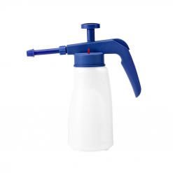 Werkzeuge – Qualität für Profis Eine Pressol SPRAYFIxx-Lösungsmittel-1-l-Sprühflasche mit Auslöser und verstellbarer Düse in Weiß und Blau ruht auf einem schlichten Hintergrund und vermittelt die Präzision, die man mit der Verwendung hochwertiger, preisgünstiger Elektrowerkzeuge verbindet. Jetzt kaufen