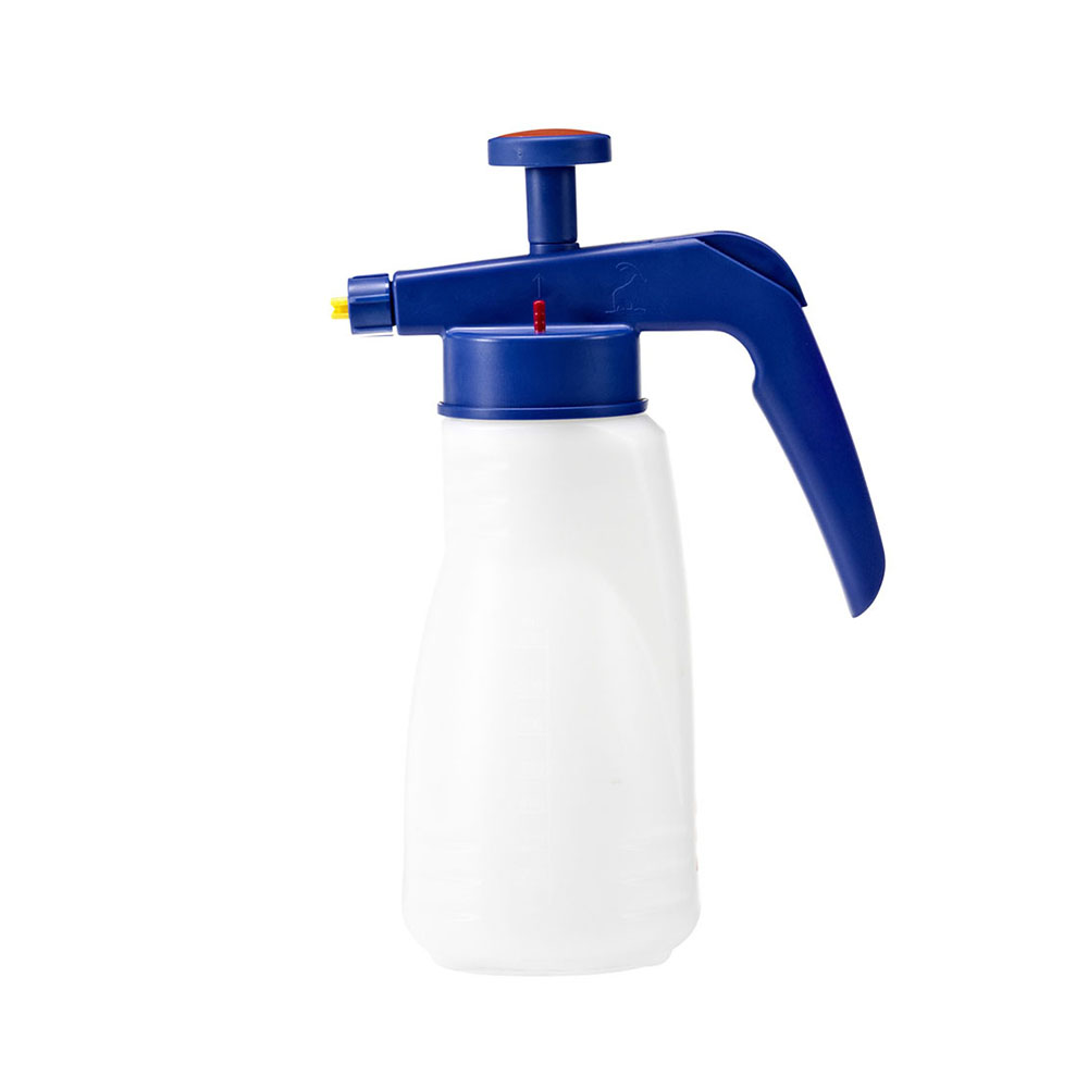 Werkzeuge – Qualität für Profis Die Pressol SPRAYFIxx-acid basic-1 l Flachstrahldüse verfügt über eine blaue Düse und einen blauen Griff mit einem weißen Gehäuse auf schlichtem weißem Hintergrund – ein unverzichtbares Werkzeug, das genauso wichtig ist wie alle Profi-Werkzeuge, die Sie für Heimprojekte kaufen. Jetzt kaufen