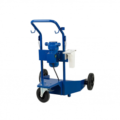 Werkzeuge – Qualität für Profis Der Pressol Urea-Trolley-200 l-10 l/min, ZVAUD-VA-230 V-50 Hz ist ein motorisierter Mehrzweckwagen mit blauen Rädern, der mit zwei Haken und einer Plattform zum Transport von Gegenständen ausgestattet ist, perfekt für alle, die Werkzeug kaufen möchten. Jetzt kaufen