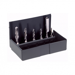 Werkzeuge – Qualität für Profis Ein schwarzer Kunststoffkoffer mit einem Satz von sechs Metallbohrern, ideal für alle, die die VÖLKEL Kombi-Bits-Box, HSS-G, M 3-10 kaufen möchten. Jetzt kaufen