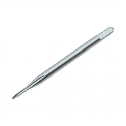 Werkzeuge – Qualität für Profis Vor einem makellos weißen Hintergrund wird der VÖLKEL Maschinengewindebohrer Form B, HSS-E, DIN 371, M 1 mit spitzer Spitze und Zylinderschaft präsentiert – ideal für alle, die ihre Sammlung erweitern möchten. Erwägen Sie, ihn Ihrem Werkzeugkasten hinzuzufügen, wenn Sie Elektrowerkzeuge günstig für all Ihre Werkzeugbedürfnisse erkunden. Jetzt kaufen