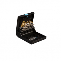 Werkzeuge – Qualität für Profis Offener schwarzer Koffer mit einem Satz P.K.36 VÖLKEL Maschinengewindebohrer Form B TIN, HSS-E, DIN 371/376, M 3-12 Metallbohrer, sauber in Fächern angeordnet, ideal zum Kombinieren mit Ihrem Akkuschrauber-Set, auf weißem Hintergrund. Jetzt kaufen