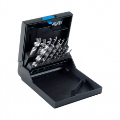 Werkzeuge – Qualität für Profis Der VÖLKEL Maschinengewindebohrer-Satz P.K.47 35° RSP mit hochwertigen HSS-E-Bohrern in den Größen M 3-12 und nach DIN 371/376 wird übersichtlich in einem eleganten schwarzen Kunststoffkoffer geliefert. Aufrecht und offen positioniert ist er eine unverzichtbare Ergänzung für den Werkzeugkasten jedes Heimwerkers. Jetzt kaufen