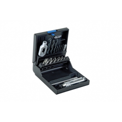 Werkzeuge – Qualität für Profis Der Koffer für den VÖLKEL Einschnittgewindebohrersatz P.K.25 in Schwarz ist offen und zeigt eine Auswahl an Gewindebohrern und Zubehör, übersichtlich in Fächern angeordnet – ideal für alle, die am Kauf derartiger Profiwerkzeuge interessiert sind. Jetzt kaufen