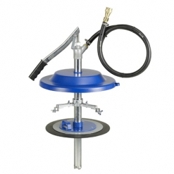 Werkzeuge – Qualität für Profis Das Pressol Füllgerät-für ZSA, 18-kg-BE-∅ 240–290 mm ist eine blaue manuelle Fettpumpe mit Schlauch, Griff und Metallständer, ideal für Ihre Werkzeugkauf-Anforderungen. Jetzt kaufen