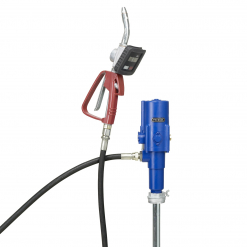 Werkzeuge – Qualität für Profis Eine rote Zapfpistole mit Digitalanzeige ist über einen schwarzen Schlauch mit einer blauen Transferpumpe verbunden und verdeutlicht so die Präzision des Pressol Ölsystems-SR-NEF-PNP 3:1, SRL 570-60-l-BE-HZ-AR-AAS. Jetzt kaufen