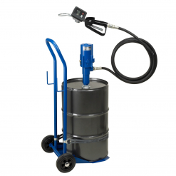 Werkzeuge – Qualität für Profis Ein Pressol Ölsystem-FB-NEF-PNP 3:1-4 m-FS mit einem eleganten blauen Handwagen und einem schwarzen Fass, ausgestattet mit einer Dosierpumpe und einem Schlauch, ideal für alle, die in Profi-Werkzeuge kaufen möchten. Jetzt kaufen