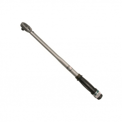 Werkzeuge – Qualität für Profis Der Condor Drehmomentschlüssel 3/4", 140-700 Nm ist ein metallischer Drehmomentschlüssel mit langem Griff und schwarzem Griff, perfekt für Profis, die hochwertige Werkzeuge suchen, abgebildet auf weißem Hintergrund. Jetzt kaufen