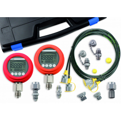 Werkzeuge – Qualität für Profis Das digitale 3-Manometer von Hydraulik-Prüfkoffer – HPKD 30_LR verfügt über drei digitale Messgeräte, eine Vielzahl von Anschlüssen und wird in einem schwarzen Tragekoffer geliefert – ideal für Profis, die hochwertige Werkzeuge kaufen möchten. Jetzt kaufen