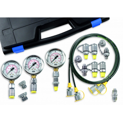 Werkzeuge – Qualität für Profis Der Hydraulik-Prüfkoffer analog 2 Manometer - HPK 20_LR, der Druckmessgeräte, Schläuche und verschiedene Armaturen auf einer weißen Oberfläche neben einem schwarzen Gehäuse umfasst, ist perfekt für alle, die ihre Sammlung von Profi-Werkzeugen erweitern möchten. Jetzt kaufen