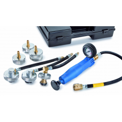 Werkzeuge – Qualität für Profis Der Kühlsystem-Prüfkoffer für Pkw mit 6 Adaptern - LR 230, der ein Manometer, Schläuche, verschiedene Metalladapter und eine schwarze Tragetasche enthält, ist das ideale Schraubenschlüssel-Set zum Kaufen für jeden Heimwerker. Jetzt kaufen