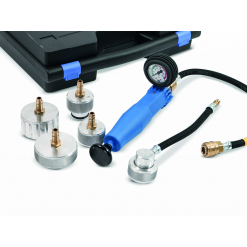 Werkzeuge – Qualität für Profis Ein Kühlsystem-Prüfkoffer für Nutzfahrzeuge - LR 249 mit diversen Anschlüssen und einem übersichtlich auf einer weißen Fläche angeordneten Manometer ist für Präzisionsarbeiten ebenso unverzichtbar wie ein Akkuschrauber-Set. Jetzt kaufen