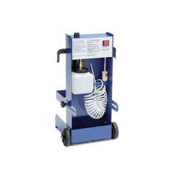 Werkzeuge – Qualität für Profis Lernen Sie den Transportwagen für BSG-Geräte (ohne Absaugvorrichtung) - FW kennen, eine vielseitige, blaue mobile Reinigungsmaschine mit zwei Rädern, einem Spiralschlauch und einem weißen Behälter. Steigern Sie Ihre Effizienz und vervollständigen Sie Ihren Werkzeugkasten, indem Sie dieses Gerät zu Ihrem Akkuschrauber-Set hinzufügen. Es ist mit einem Netzschalter oben und Griffen an jeder Seite für einfache Manövrierbarkeit ausgestattet. Jetzt kaufen