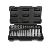 Werkzeuge – Qualität für Profis Der JBM Torx Steckschlüssel-Satz 1/4″ 3/8″ und 1/2″ wird in einem schwarzen Kunststoffkoffer geliefert, in dem verschiedene metrische Steckschlüssel und Bits übersichtlich in zwei Reihen angeordnet sind, hier mit geöffnetem Deckel. Jetzt kaufen