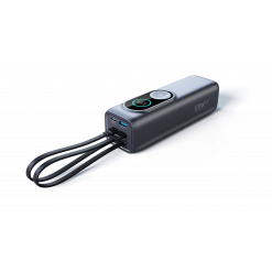 Werkzeuge – Qualität für Profis Die iFORWAY Schnelllade-Powerbank PB02 mit Wireless Ladung für Smartwatch ist eine kompakte schwarze Powerbank mit Digitalanzeige, USB-/USB-C-Ports und zwei angeschlossenen Kabeln auf weißem Hintergrund. Jetzt kaufen