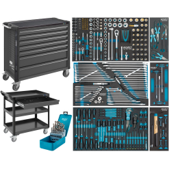 Werkzeuge – Qualität für Profis Collage aus einem Werkzeugschrank auf Rollen, offenen Werkzeugablagen mit übersichtlich angeordneten Handwerkzeugen, einem Werkzeugwagen und einem blauen Koffer mit Bohrern. Jetzt kaufen