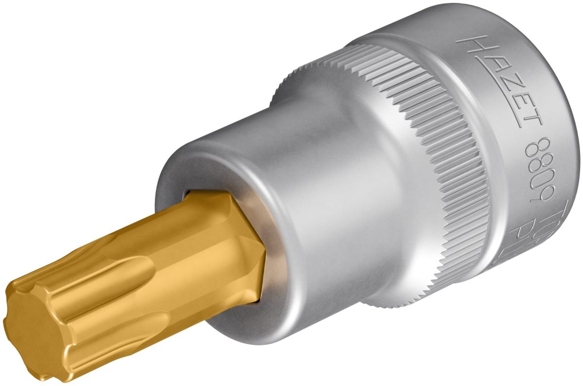 Werkzeuge – Qualität für Profis Eine Nahaufnahme eines HAZET 8809-45IP Schraubendreher-Steckschlüsseleinsatzes – TORX PLUS®-Steckschlüsselbit mit goldfarbener Spitze und silbernem Metallkörper. Jetzt kaufen